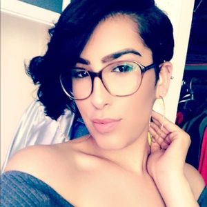 Meet your Posher, Angelique